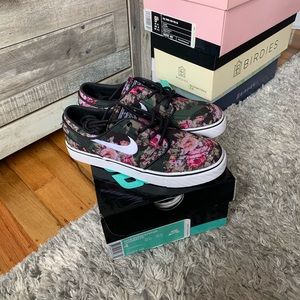 SOLD Nike SB Digi Floral Janoski size 4